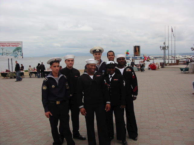 US and Russian sailors